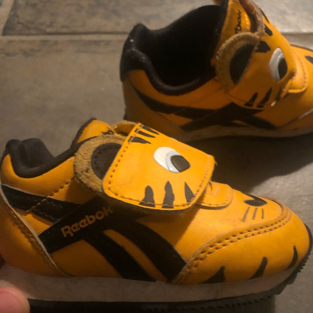 Toddler Reebok Tiger sneakers